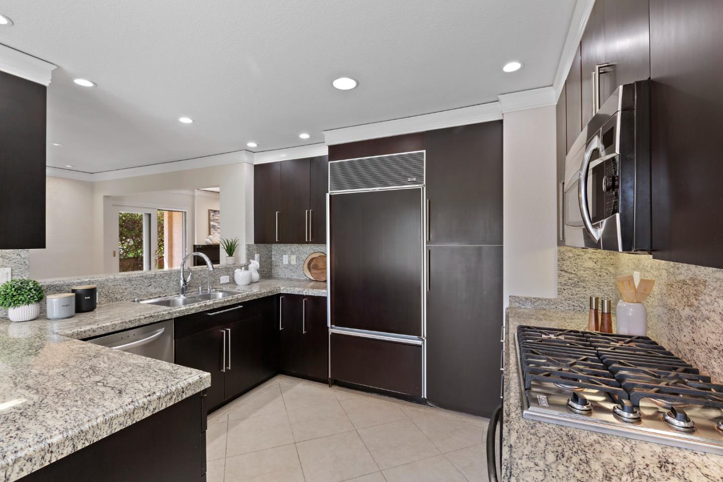 Detail Gallery Image 11 of 72 For 10943 Canyon Vista Dr, Cupertino,  CA 95014 - 2 Beds | 2 Baths