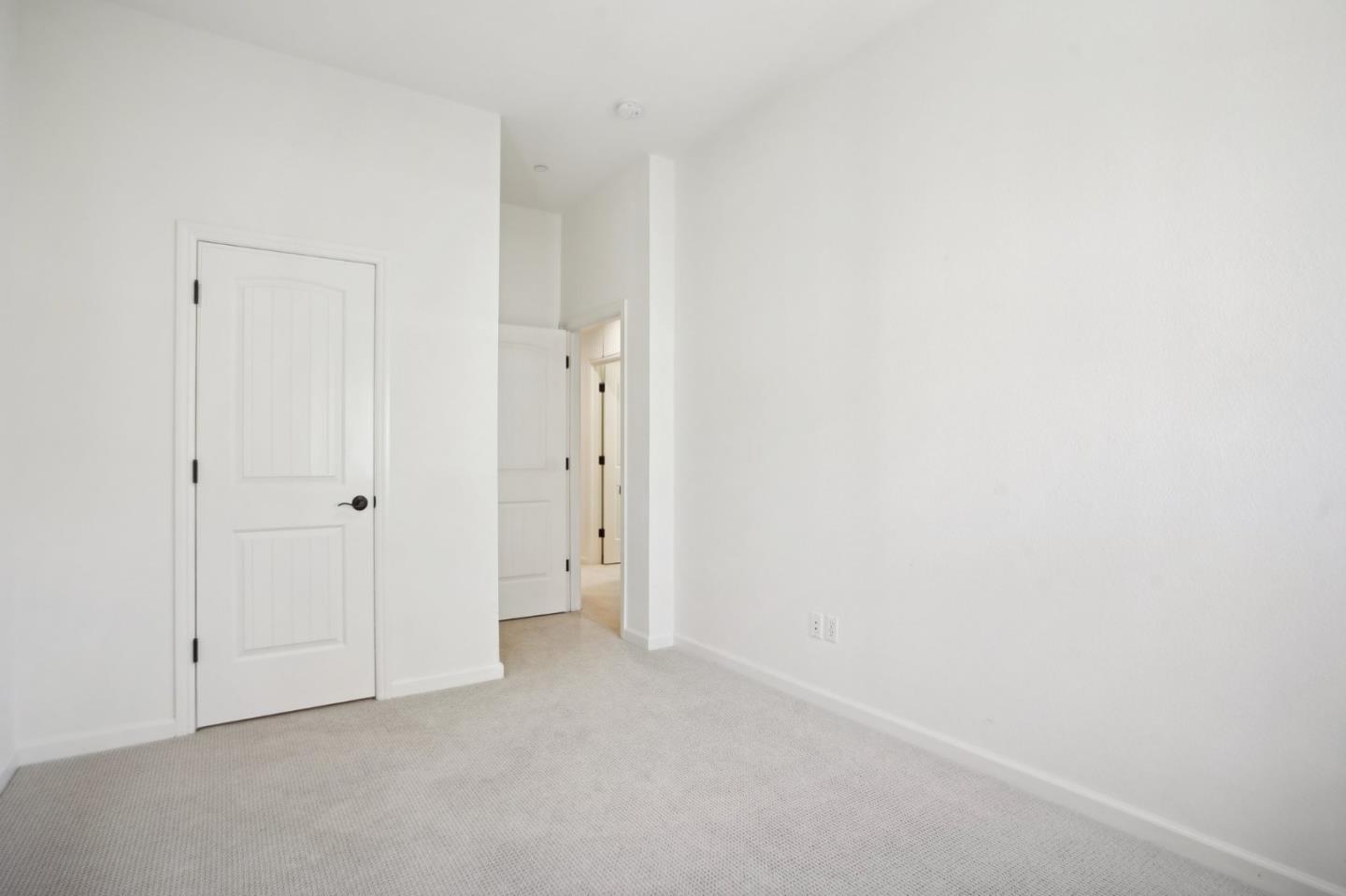 Detail Gallery Image 14 of 42 For 67 Oakwood Dr, Redwood City,  CA 94061 - 3 Beds | 2/1 Baths