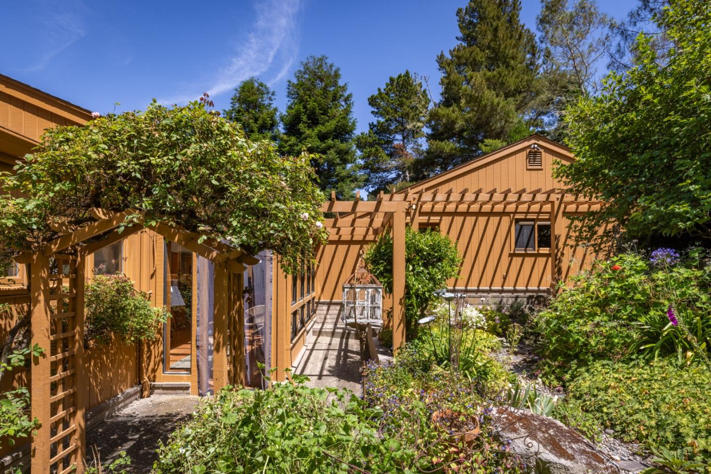 Detail Gallery Image 19 of 35 For 540 Aguajito Rd, Carmel,  CA 93923 - 2 Beds | 2 Baths