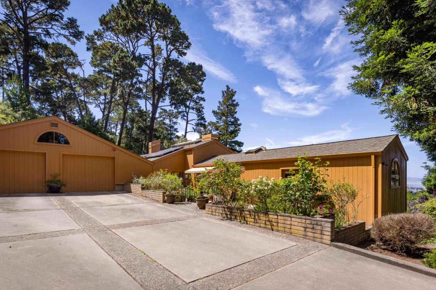 Detail Gallery Image 5 of 35 For 540 Aguajito Rd, Carmel,  CA 93923 - 2 Beds | 2 Baths