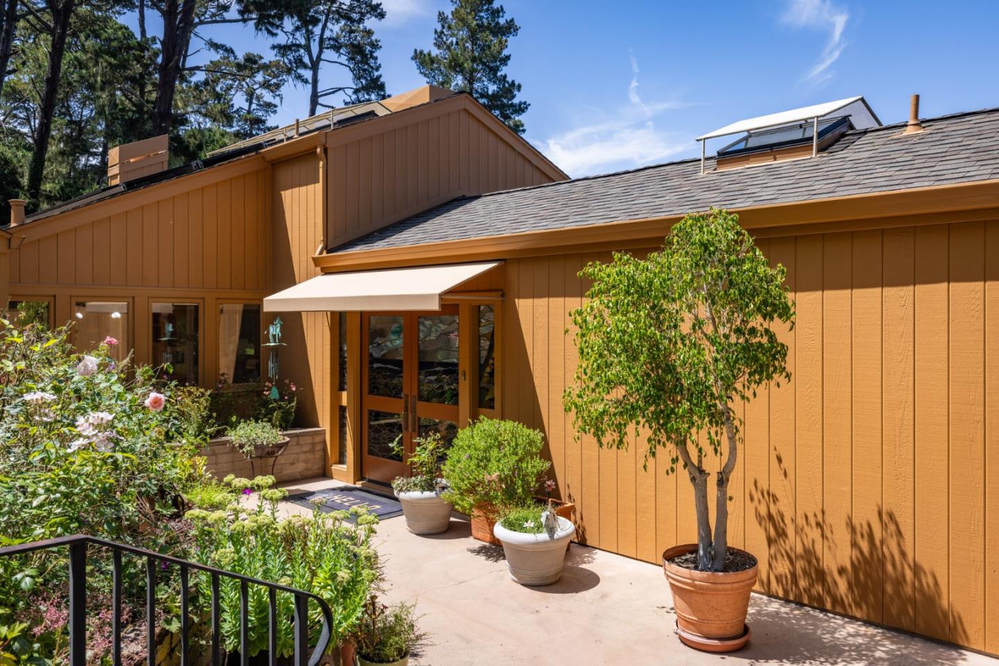 Detail Gallery Image 6 of 35 For 540 Aguajito Rd, Carmel,  CA 93923 - 2 Beds | 2 Baths