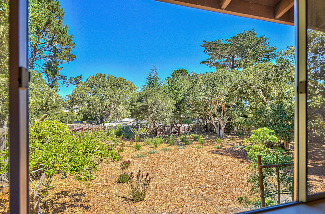 Detail Gallery Image 24 of 39 For 26 El Caminito Del Norte, Monterey,  CA 93940 - 3 Beds | 2 Baths