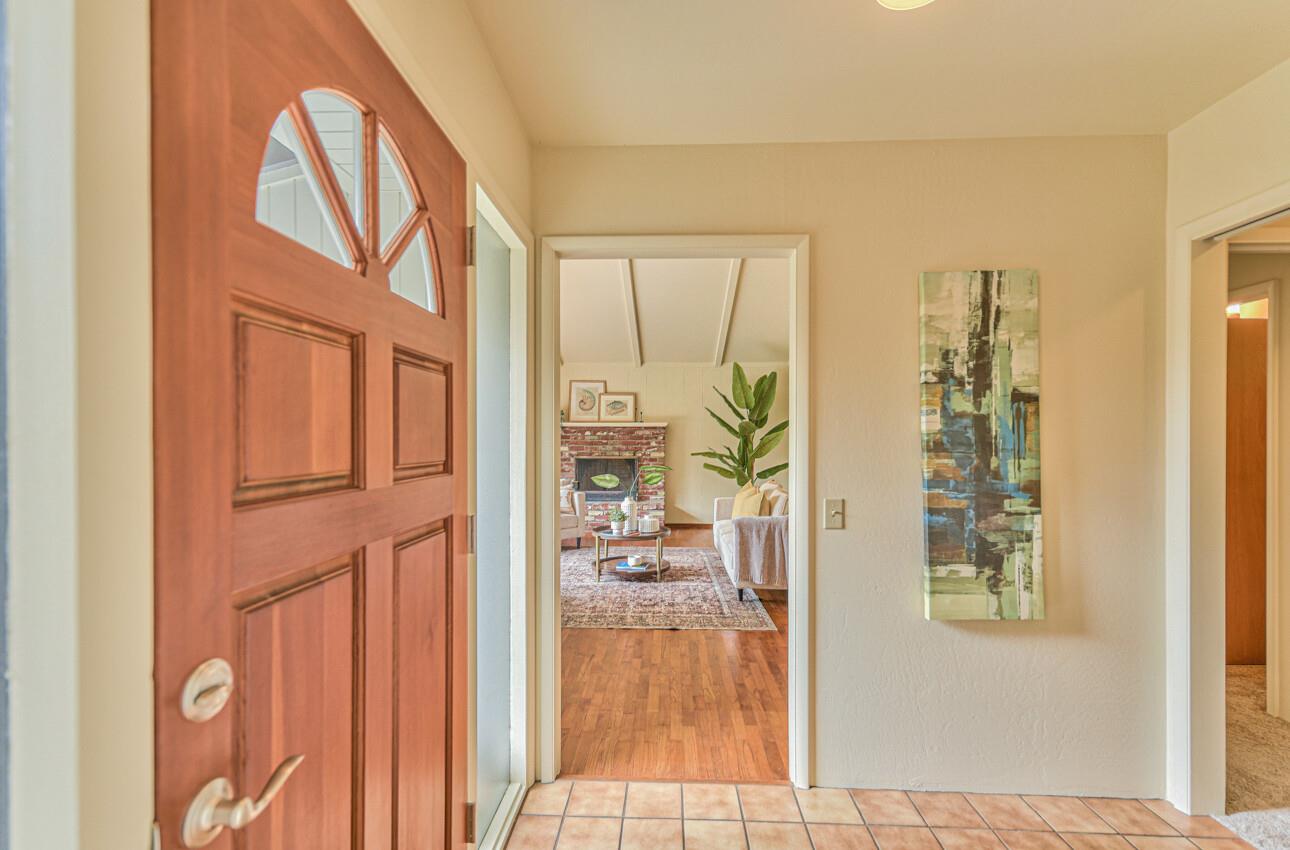 Detail Gallery Image 6 of 39 For 26 El Caminito Del Norte, Monterey,  CA 93940 - 3 Beds | 2 Baths