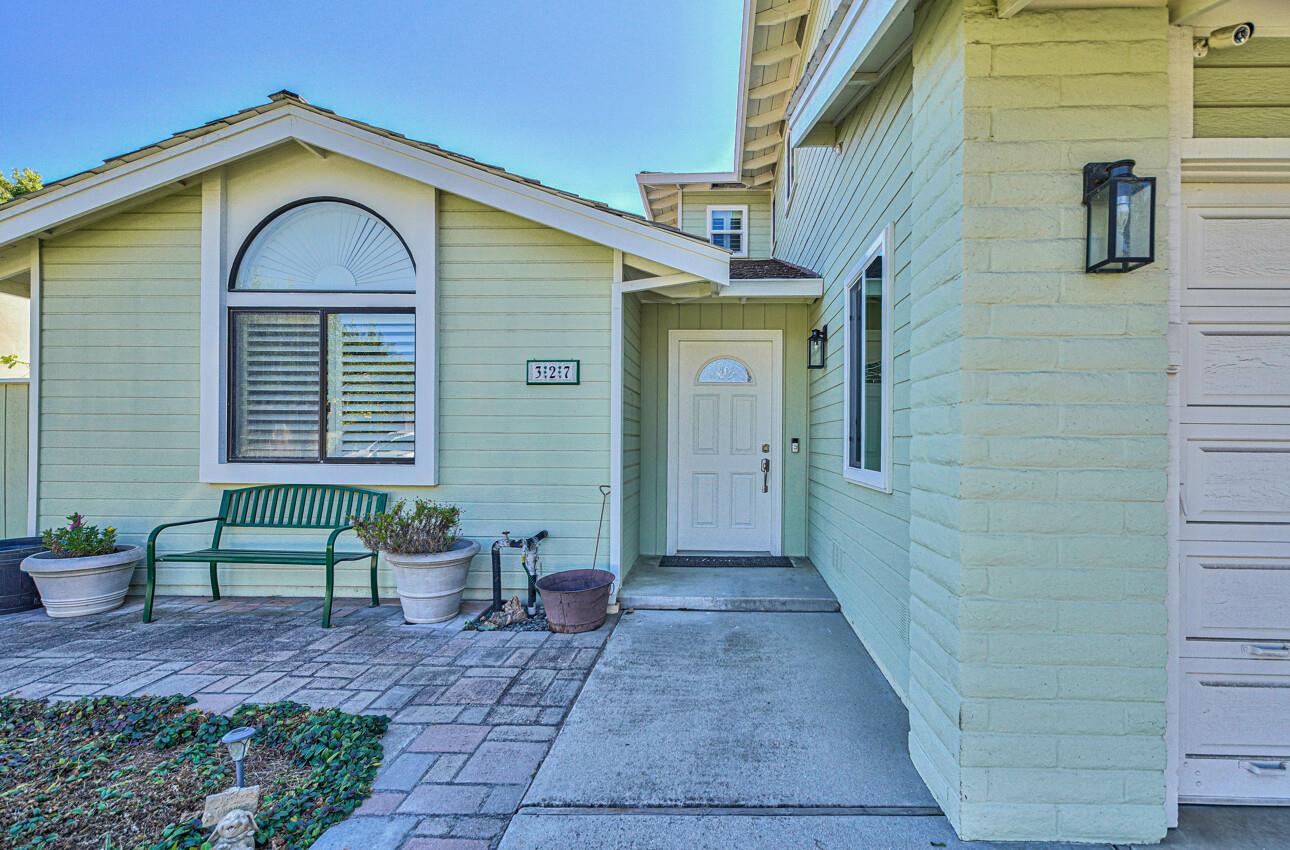 327 Vincent Pl, Salinas, CA 93907 photo 3