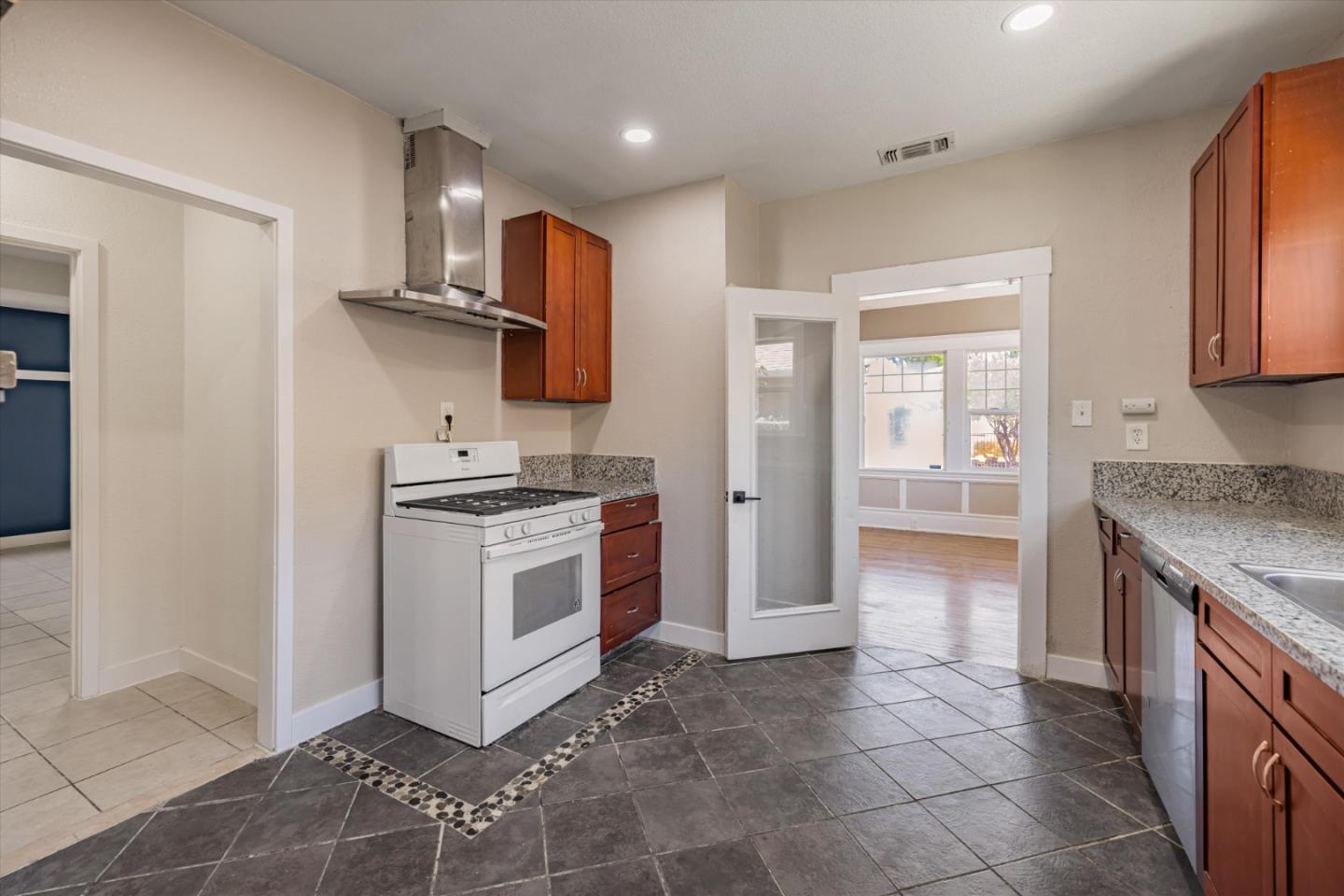 Detail Gallery Image 12 of 32 For 4648 12th Ave, Sacramento,  CA 95820 - 2 Beds | 1 Baths