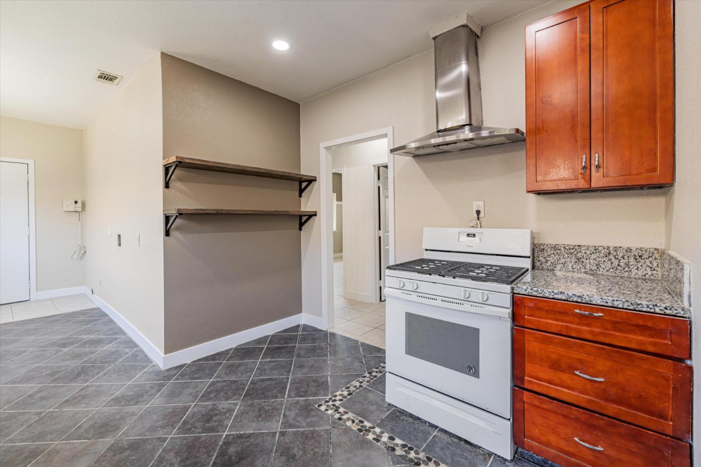 Detail Gallery Image 13 of 32 For 4648 12th Ave, Sacramento,  CA 95820 - 2 Beds | 1 Baths