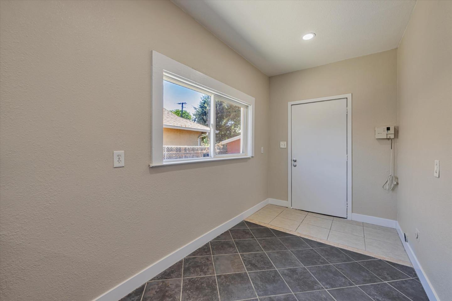 Detail Gallery Image 15 of 32 For 4648 12th Ave, Sacramento,  CA 95820 - 2 Beds | 1 Baths