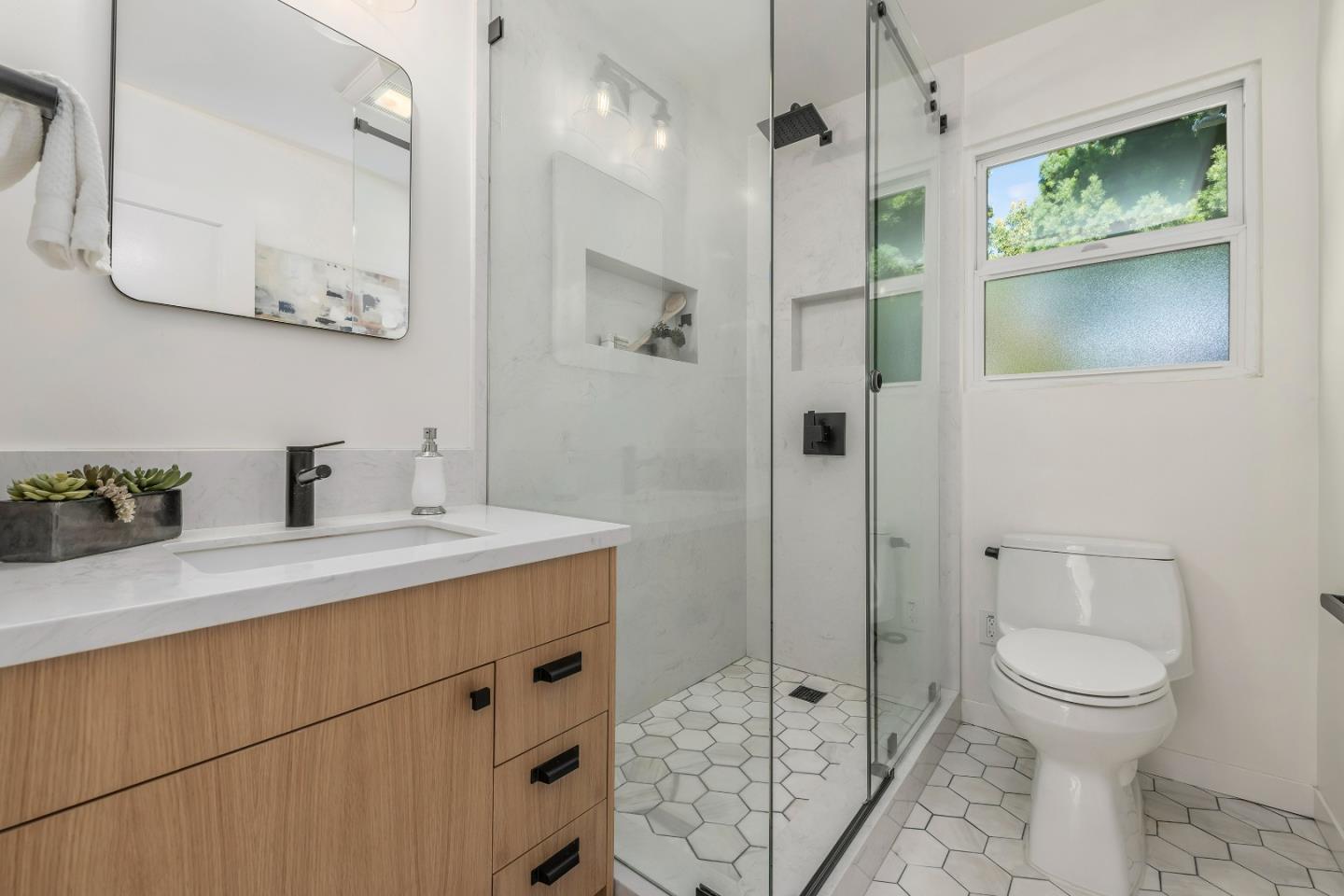 Detail Gallery Image 12 of 22 For 411 Howland St, Redwood City,  CA 94063 - 2 Beds | 1 Baths