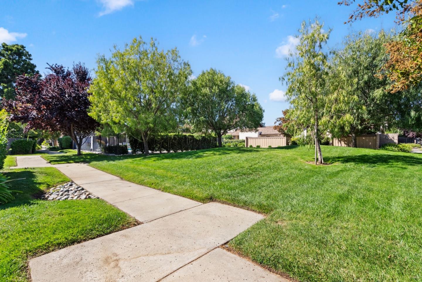 Detail Gallery Image 33 of 40 For 10221 Parish Pl, Cupertino,  CA 95014 - 3 Beds | 2/1 Baths