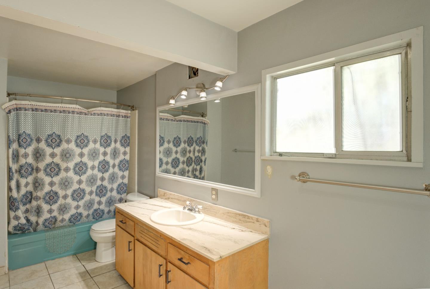 Detail Gallery Image 13 of 24 For 410 Ramona Ave, Monterey,  CA 93940 - 2 Beds | 1 Baths