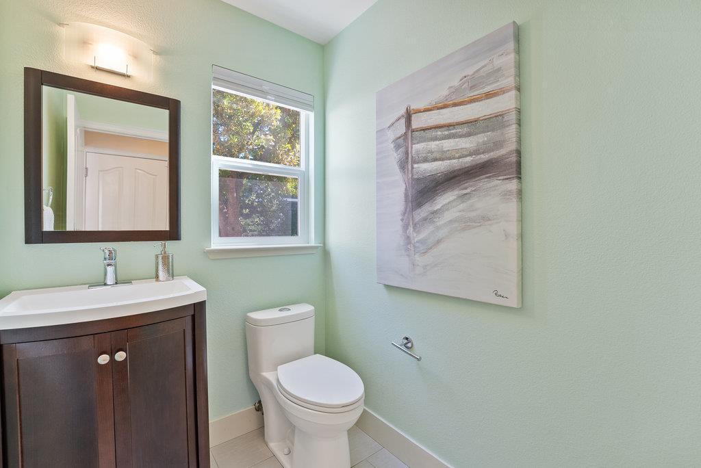 Detail Gallery Image 12 of 57 For 207 Harbor Dr, Santa Cruz,  CA 95062 - 3 Beds | 2/1 Baths