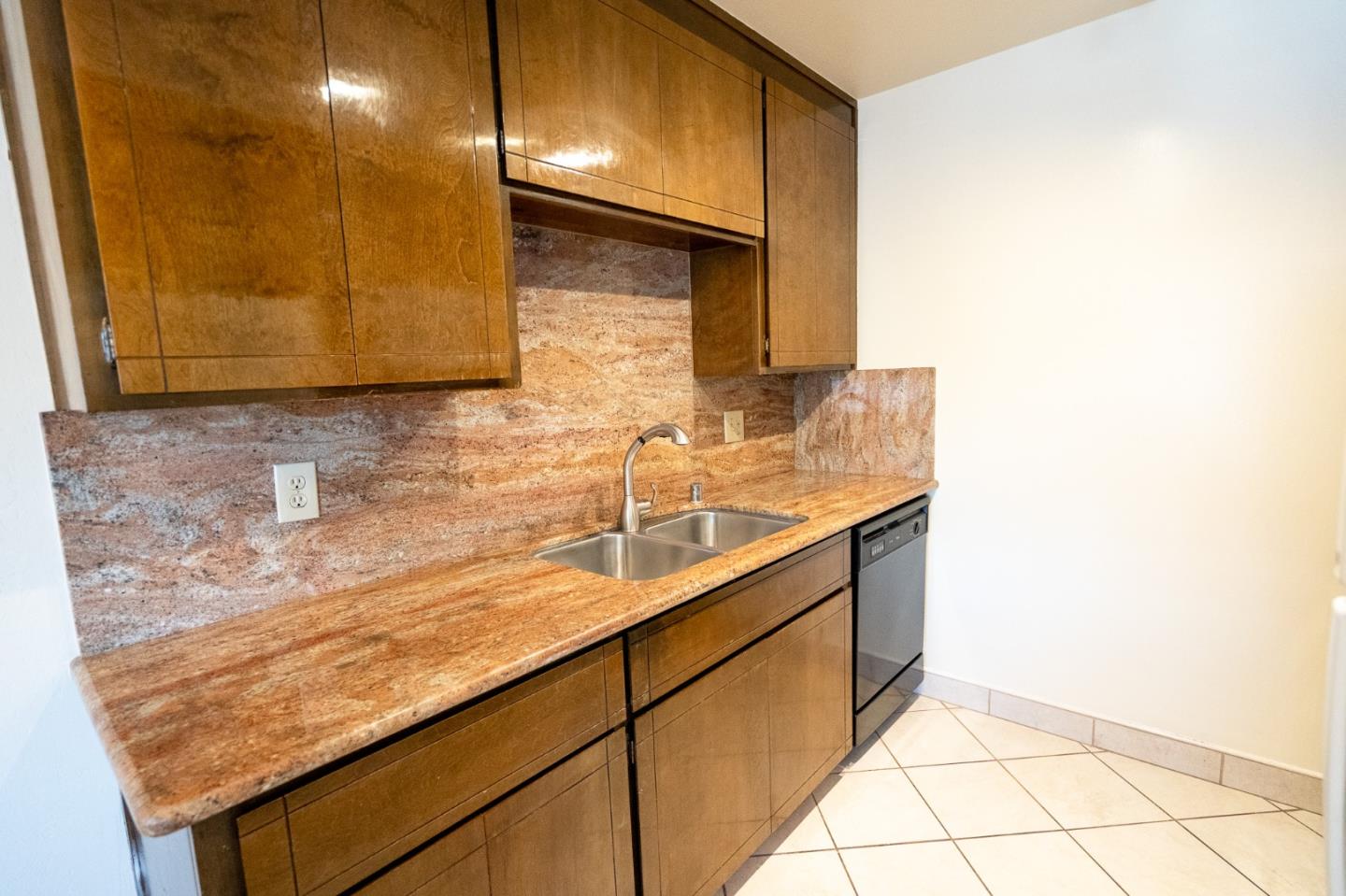 Detail Gallery Image 8 of 25 For 1576 Ontario Dr #16,  Sunnyvale,  CA 94087 - 2 Beds | 1 Baths