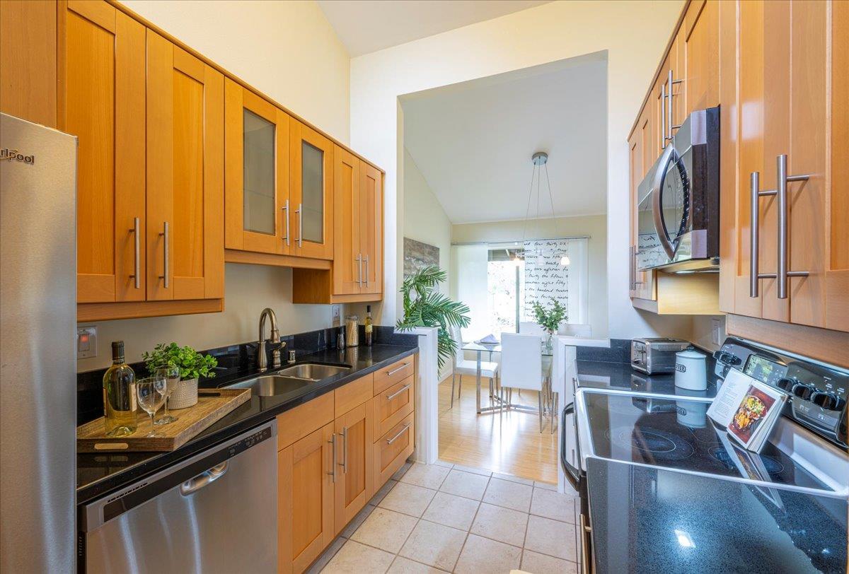 Detail Gallery Image 11 of 40 For 3374 Brittan Ave #13,  San Carlos,  CA 94070 - 3 Beds | 2 Baths