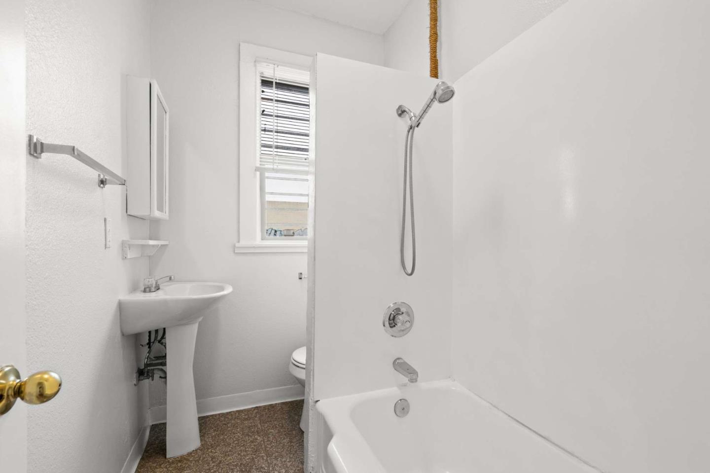 Detail Gallery Image 6 of 8 For 509 Sycamore St, Oakland,  CA 94612 - – Beds | – Baths