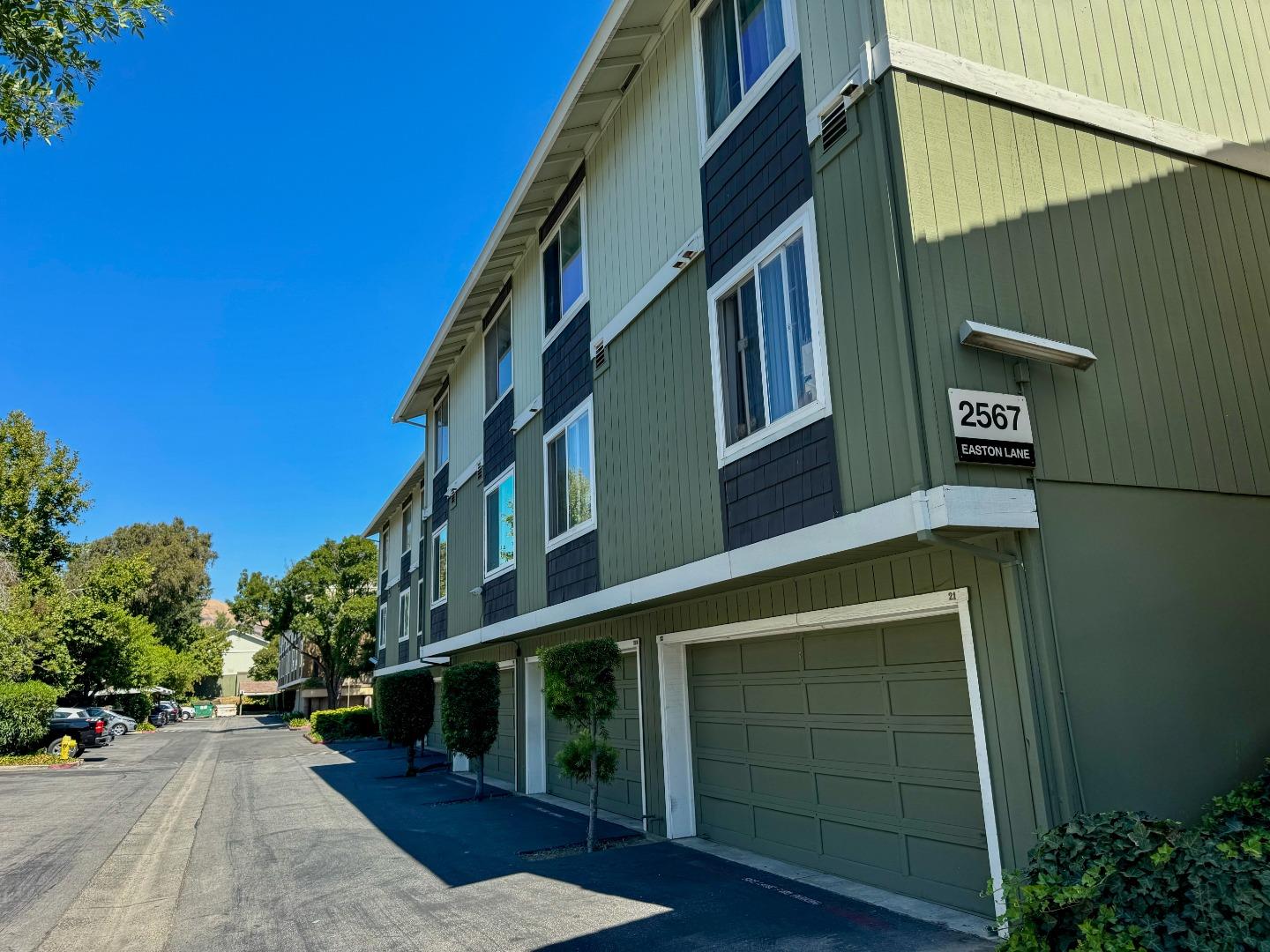 Detail Gallery Image 1 of 8 For 2567 Easton Ln #24,  San Jose,  CA 95133 - 2 Beds | 2 Baths