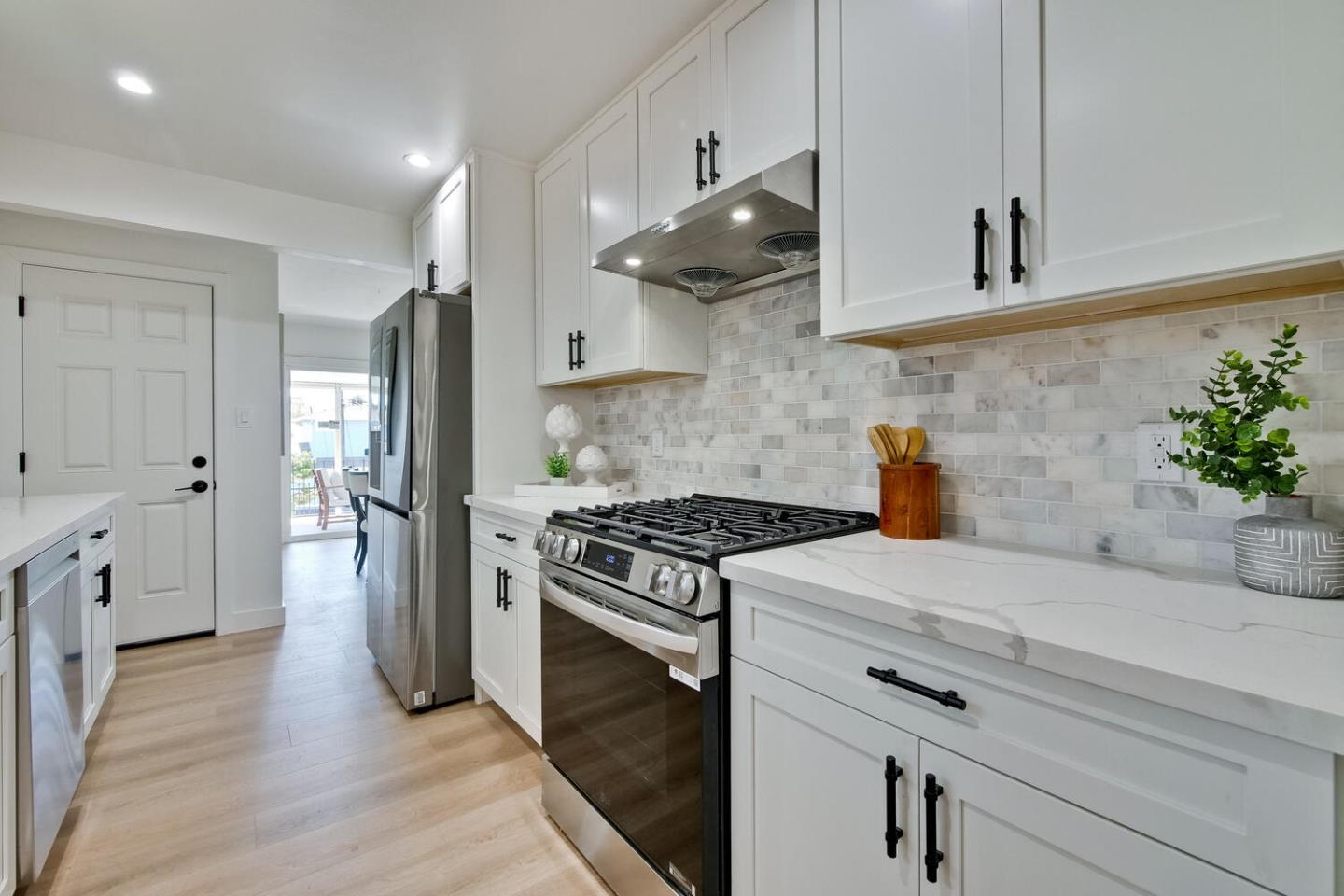 Detail Gallery Image 8 of 31 For 7011 Fairmount Ave, El Cerrito,  CA 94530 - 3 Beds | 2 Baths