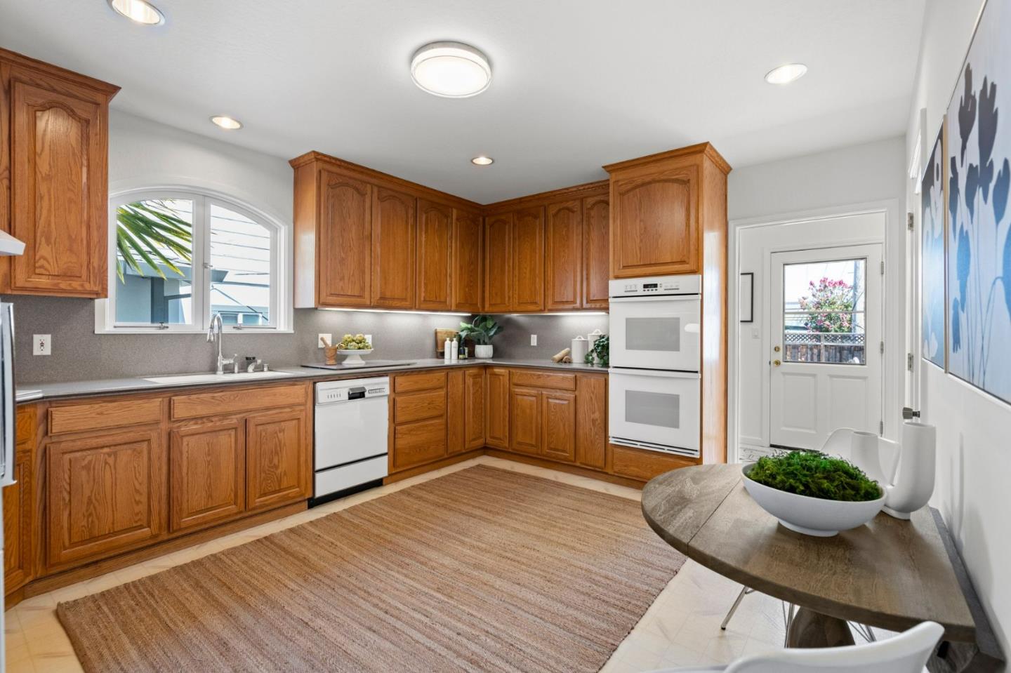 Detail Gallery Image 11 of 37 For 1659 Walnut St, San Carlos,  CA 94070 - 3 Beds | 1/1 Baths