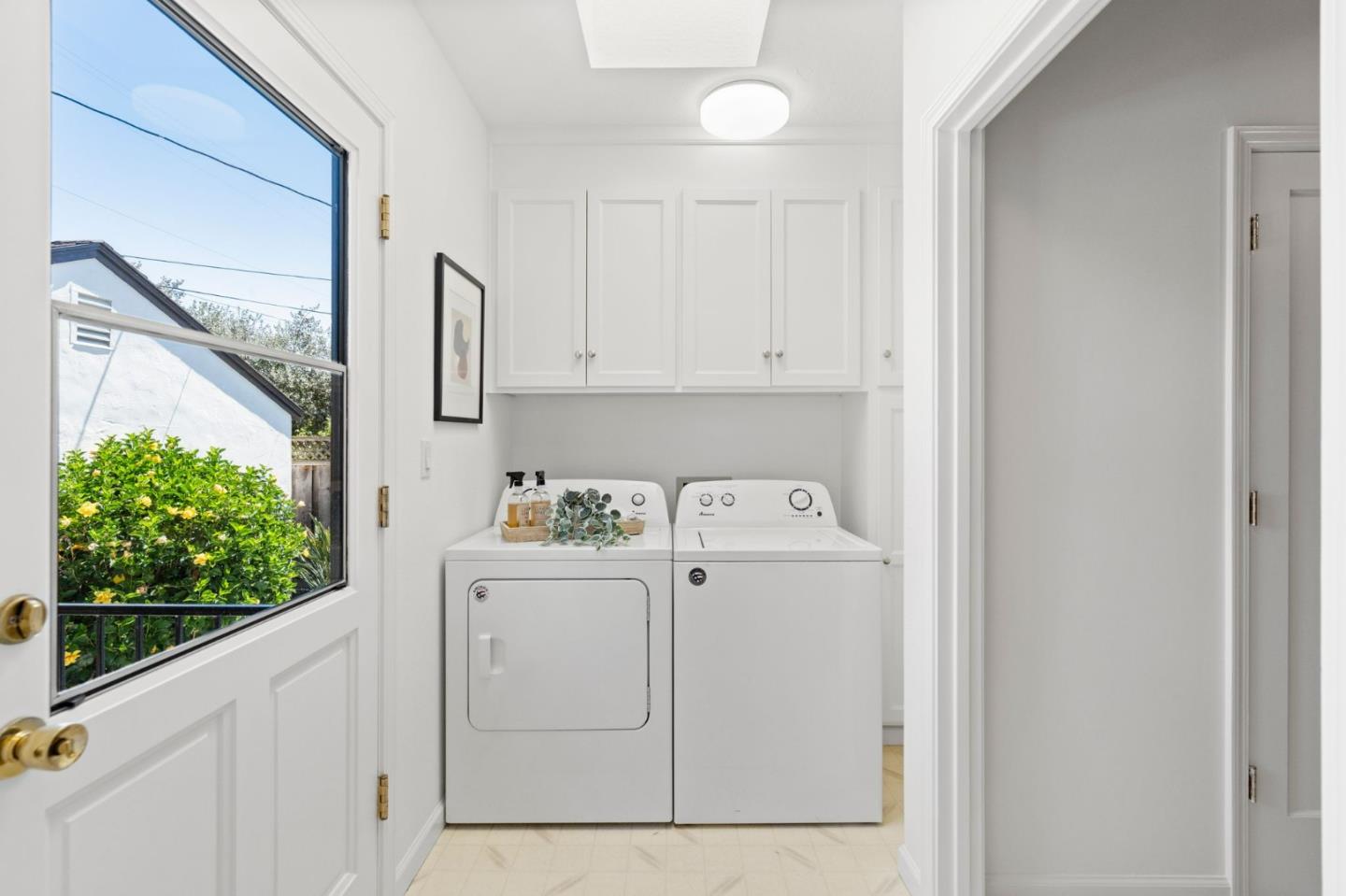 Detail Gallery Image 27 of 37 For 1659 Walnut St, San Carlos,  CA 94070 - 3 Beds | 1/1 Baths