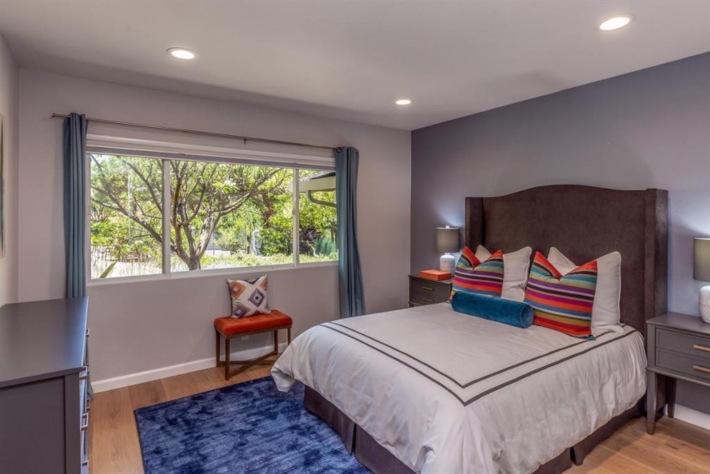 Detail Gallery Image 15 of 29 For 26636 Altamont, Los Altos Hills,  CA 94022 - 5 Beds | 3/1 Baths