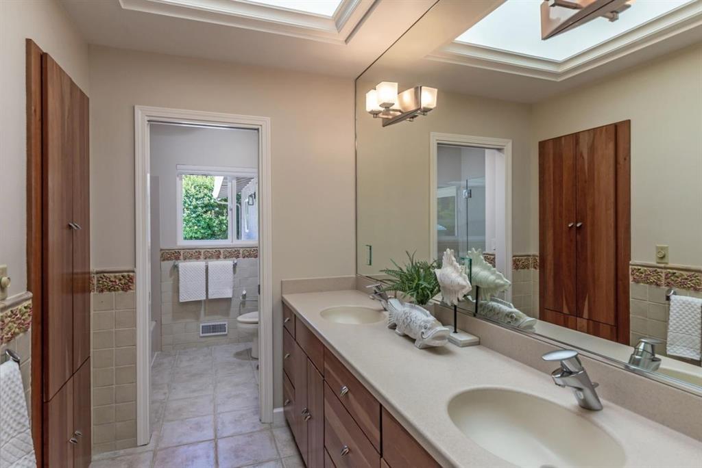 Detail Gallery Image 16 of 29 For 26636 Altamont, Los Altos Hills,  CA 94022 - 5 Beds | 3/1 Baths