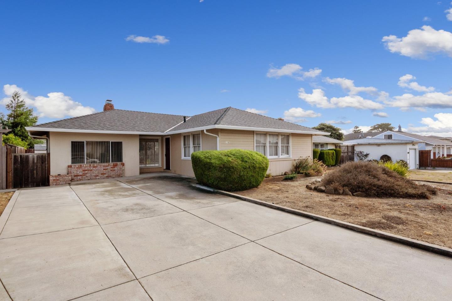 Detail Gallery Image 1 of 26 For 216 Camaritas Ave, South San Francisco,  CA 94080 - 3 Beds | 2 Baths