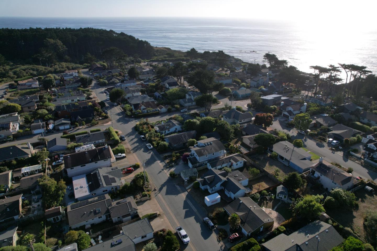 Detail Gallery Image 4 of 10 For 441 Virginia Ave, Moss Beach,  CA 94038 - 5 Beds | 3 Baths