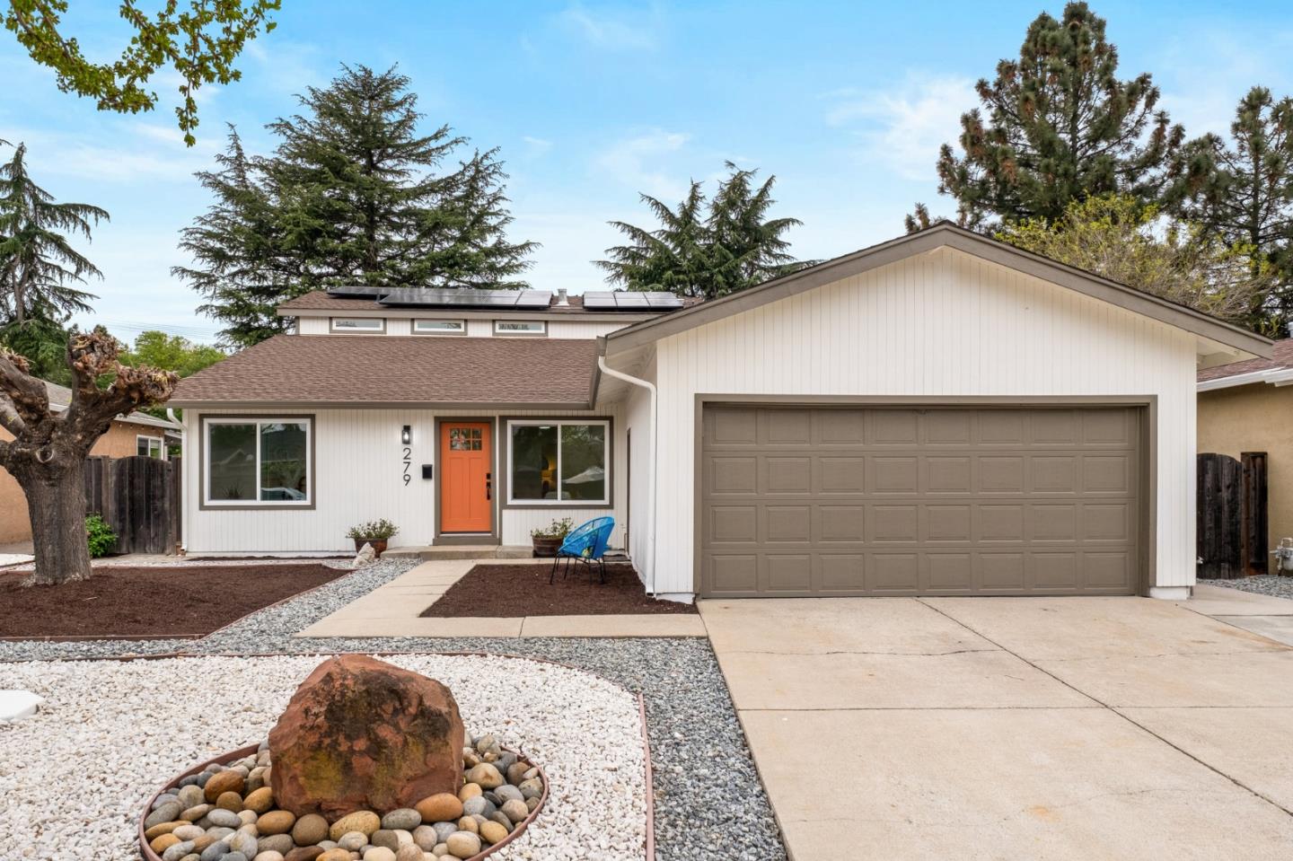 Detail Gallery Image 4 of 43 For 279 Vineyard Dr, San Jose,  CA 95119 - 4 Beds | 2/1 Baths