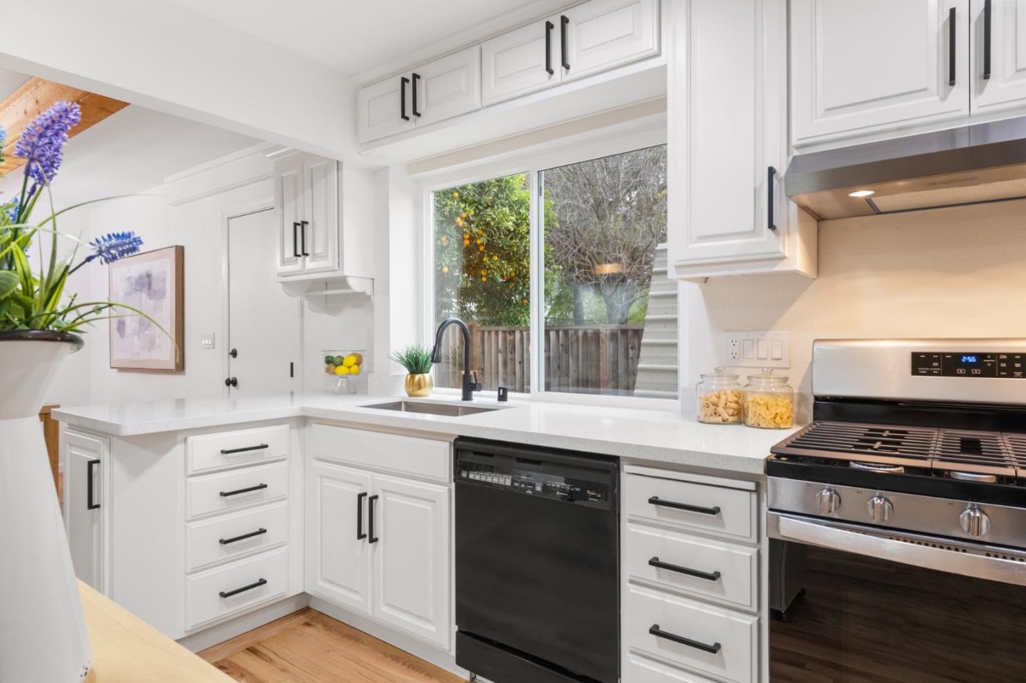 Detail Gallery Image 7 of 43 For 279 Vineyard Dr, San Jose,  CA 95119 - 4 Beds | 2/1 Baths