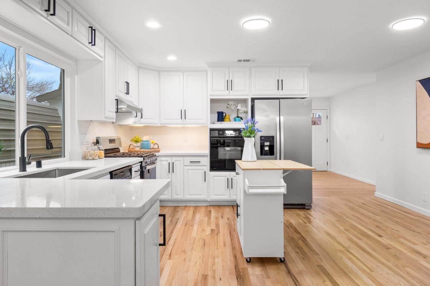 Detail Gallery Image 9 of 43 For 279 Vineyard Dr, San Jose,  CA 95119 - 4 Beds | 2/1 Baths