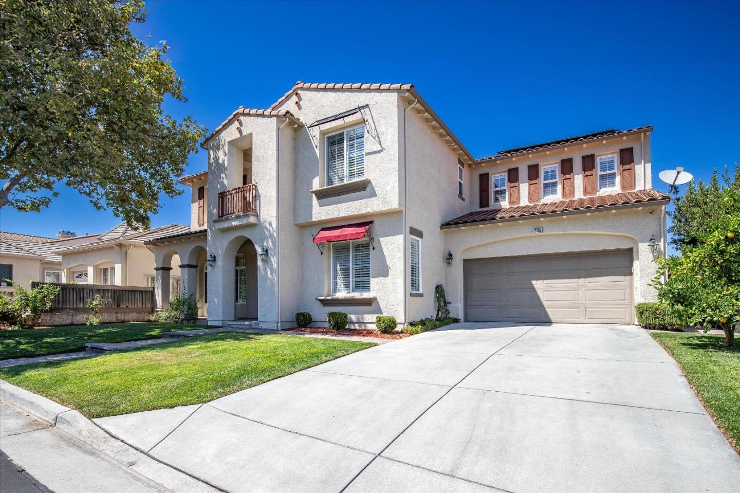 Detail Gallery Image 1 of 68 For 2460 Muirfield Way, Gilroy,  CA 95020 - 5 Beds | 4/1 Baths