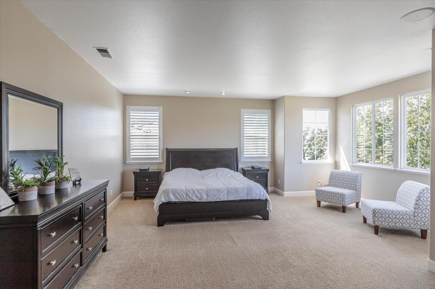 Detail Gallery Image 26 of 68 For 2460 Muirfield Way, Gilroy,  CA 95020 - 5 Beds | 4/1 Baths