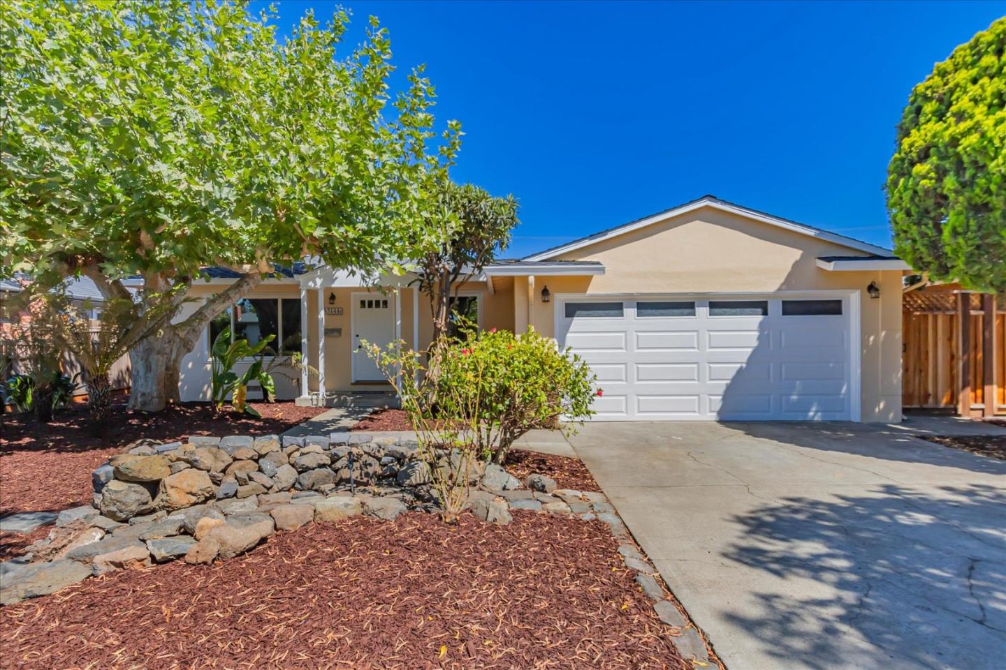 Detail Gallery Image 1 of 29 For 5144 Emiline Dr, San Jose,  CA 95124 - 3 Beds | 2 Baths