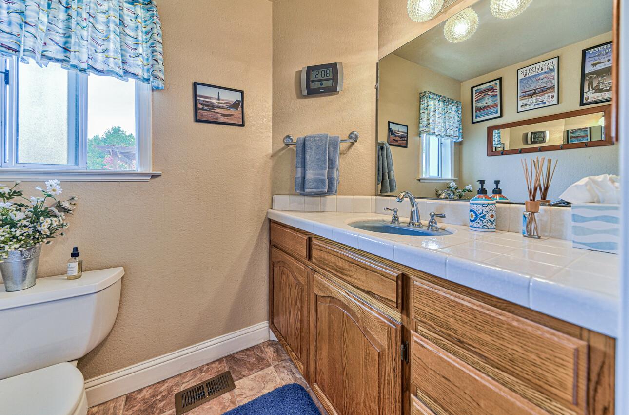 Detail Gallery Image 27 of 63 For 1365 S Ridgemark Dr, Hollister,  CA 95023 - 2 Beds | 2/1 Baths