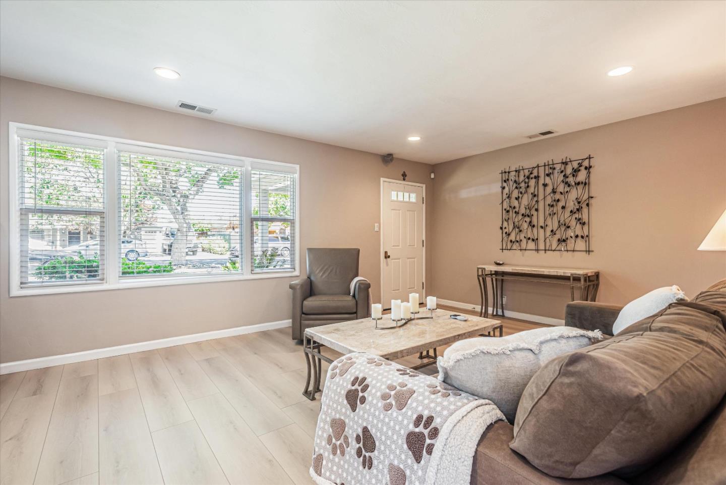 Detail Gallery Image 5 of 36 For 1867 Lenolt St, Redwood City,  CA 94063 - 3 Beds | 1 Baths