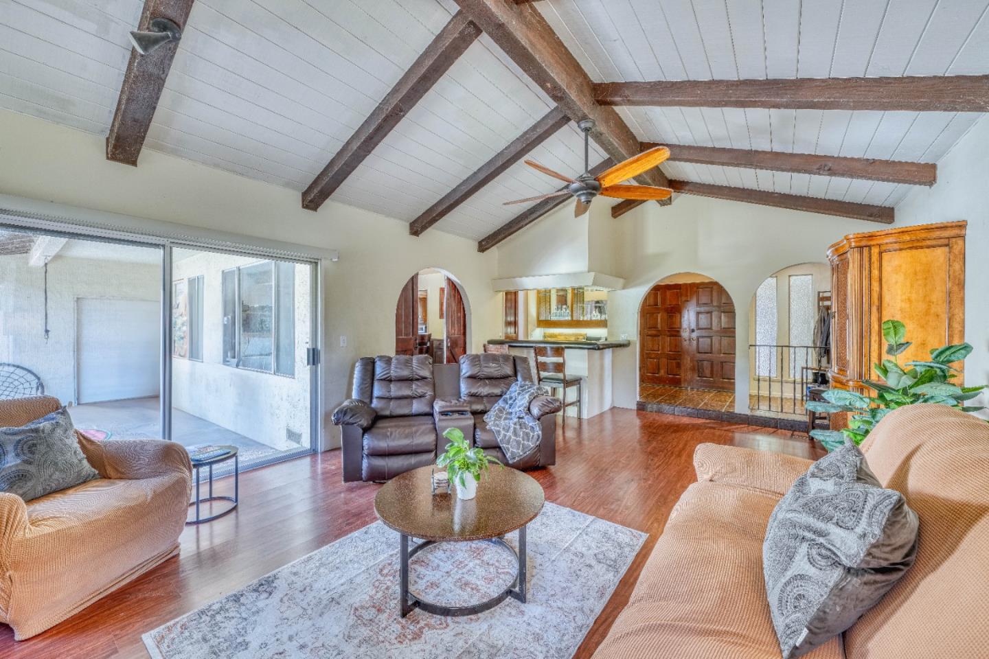 Detail Gallery Image 7 of 22 For 20090 Portola Dr, Salinas,  CA 93908 - 2 Beds | 2/1 Baths