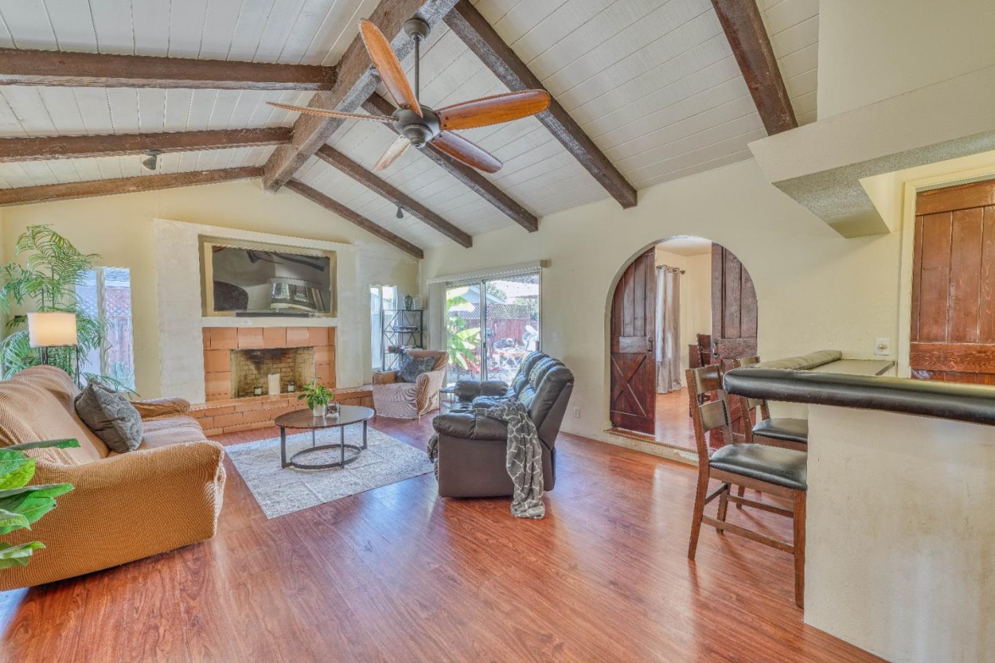 Detail Gallery Image 8 of 22 For 20090 Portola Dr, Salinas,  CA 93908 - 2 Beds | 2/1 Baths