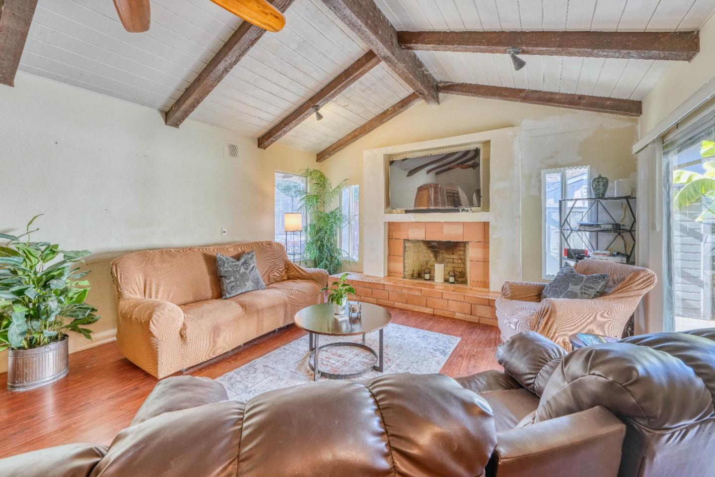 Detail Gallery Image 9 of 22 For 20090 Portola Dr, Salinas,  CA 93908 - 2 Beds | 2/1 Baths