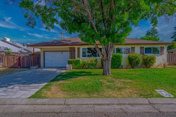 Detail Gallery Image 1 of 35 For 1395 Queens Cir, Merced,  CA 95340 - 3 Beds | 1/1 Baths