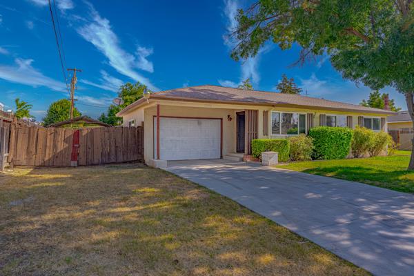 Detail Gallery Image 3 of 35 For 1395 Queens Cir, Merced,  CA 95340 - 3 Beds | 1/1 Baths