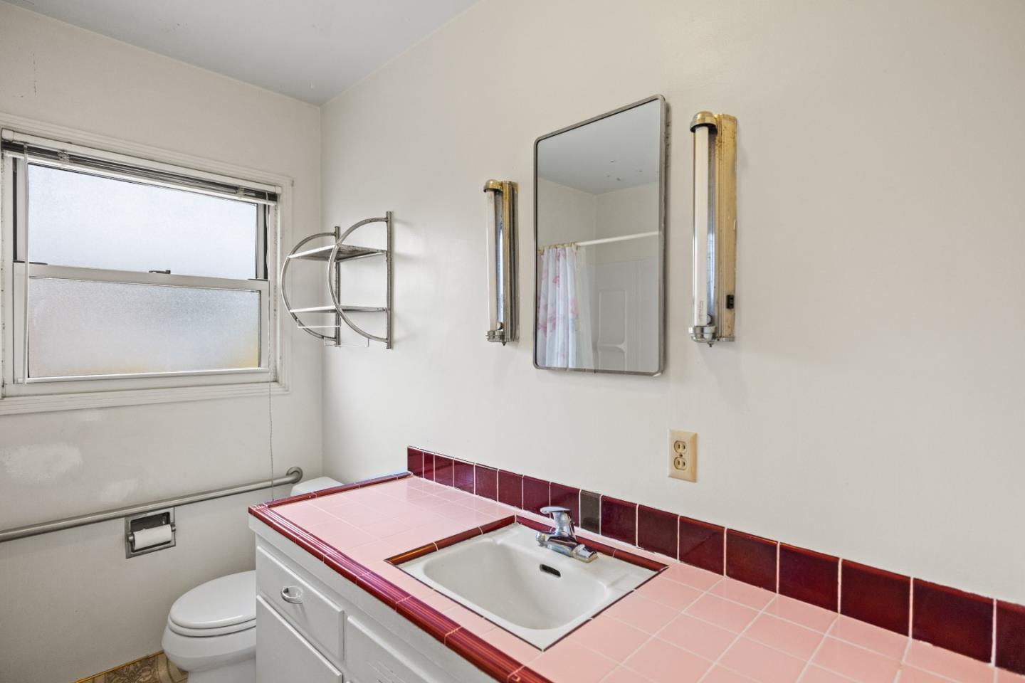 Detail Gallery Image 15 of 37 For 2035 Mendocino St, Seaside,  CA 93955 - 3 Beds | 2 Baths