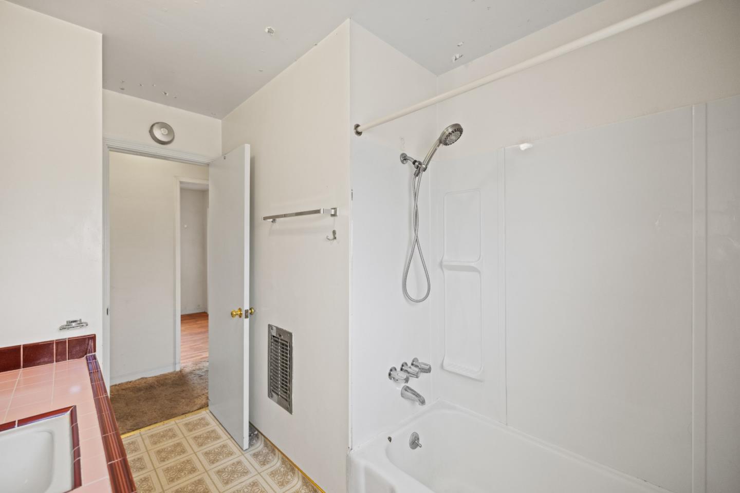 Detail Gallery Image 16 of 37 For 2035 Mendocino St, Seaside,  CA 93955 - 3 Beds | 2 Baths