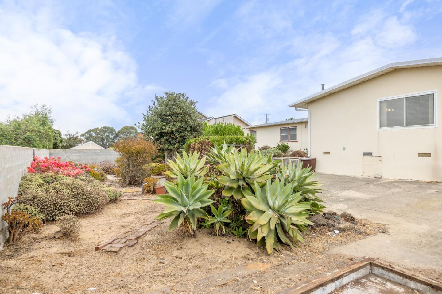 Detail Gallery Image 33 of 37 For 2035 Mendocino St, Seaside,  CA 93955 - 3 Beds | 2 Baths