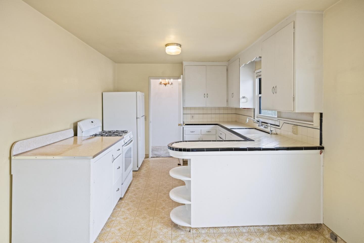 Detail Gallery Image 6 of 37 For 2035 Mendocino St, Seaside,  CA 93955 - 3 Beds | 2 Baths