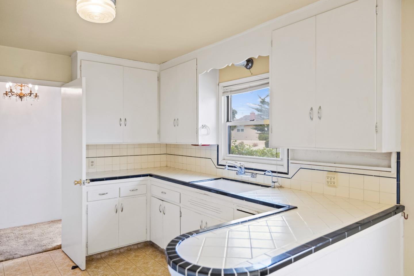 Detail Gallery Image 7 of 37 For 2035 Mendocino St, Seaside,  CA 93955 - 3 Beds | 2 Baths