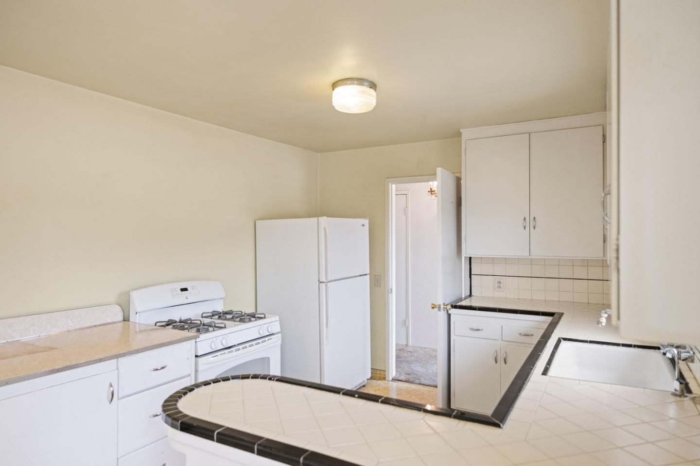 Detail Gallery Image 8 of 37 For 2035 Mendocino St, Seaside,  CA 93955 - 3 Beds | 2 Baths