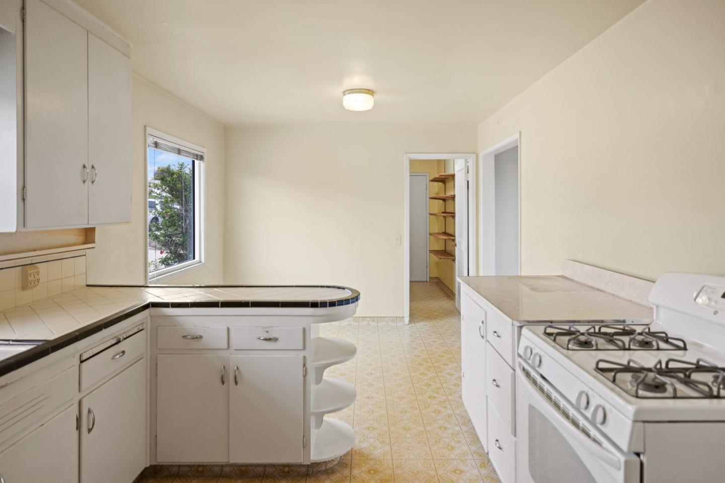 Detail Gallery Image 9 of 37 For 2035 Mendocino St, Seaside,  CA 93955 - 3 Beds | 2 Baths