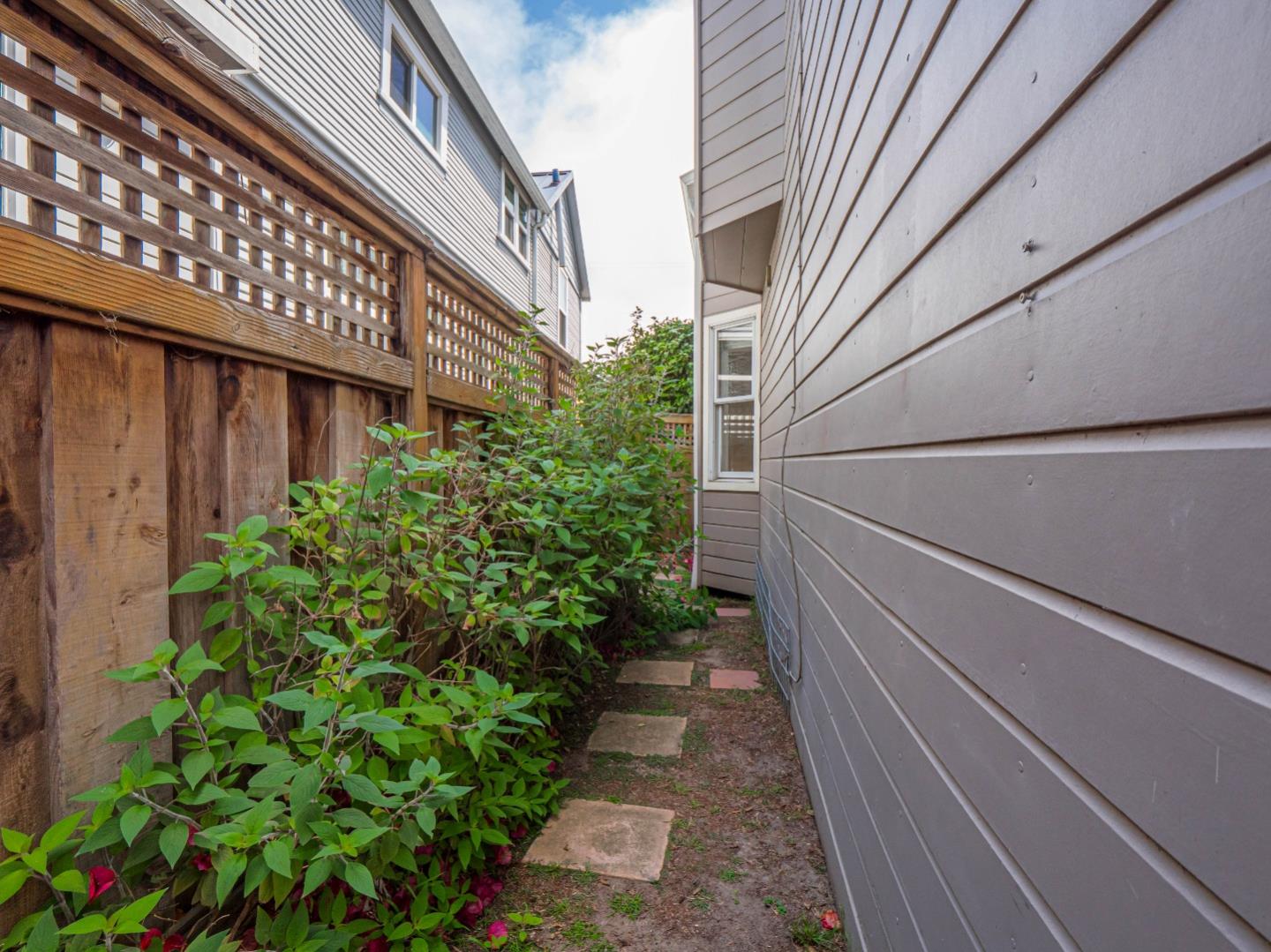 Detail Gallery Image 10 of 60 For 149 Dufour St, Santa Cruz,  CA 95060 - 2 Beds | 2/1 Baths