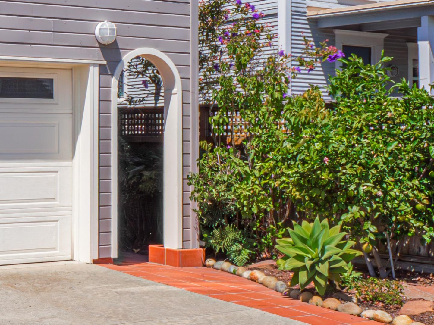 Detail Gallery Image 4 of 60 For 149 Dufour St, Santa Cruz,  CA 95060 - 2 Beds | 2/1 Baths