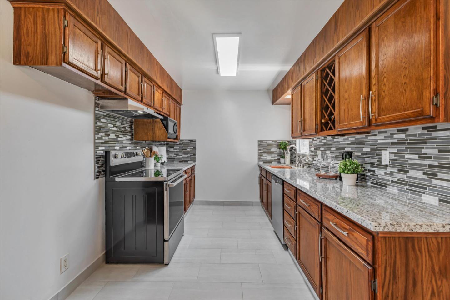 Detail Gallery Image 7 of 31 For 484 Patricia Ct, Milpitas,  CA 95035 - 3 Beds | 2 Baths