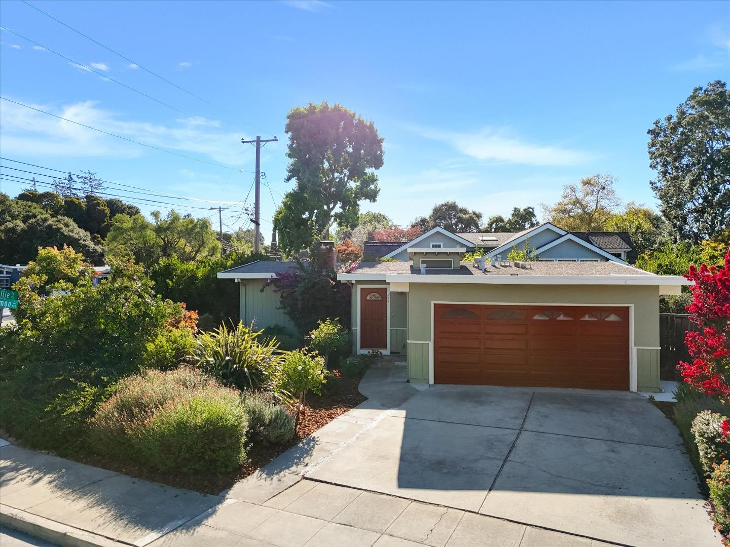 Detail Gallery Image 1 of 40 For 911 Harmon, Menlo Park,  CA 94025 - 3 Beds | 2 Baths